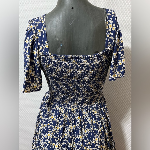 Angie Women's Twist Front Peekaboo Cutout Short Sleeve Dress size small - Picture 7 of 10